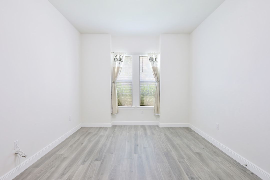 3271 Pilot Cir, Naples, FL 34120