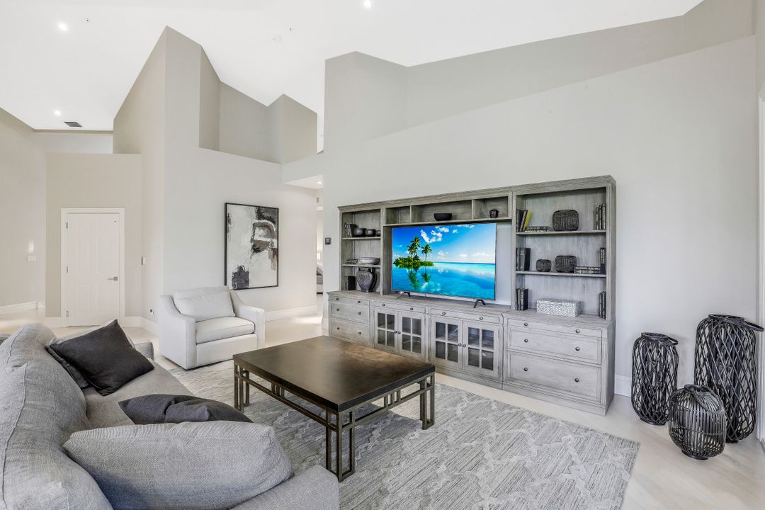 107 Colonade Cir #103, Naples, FL 34103