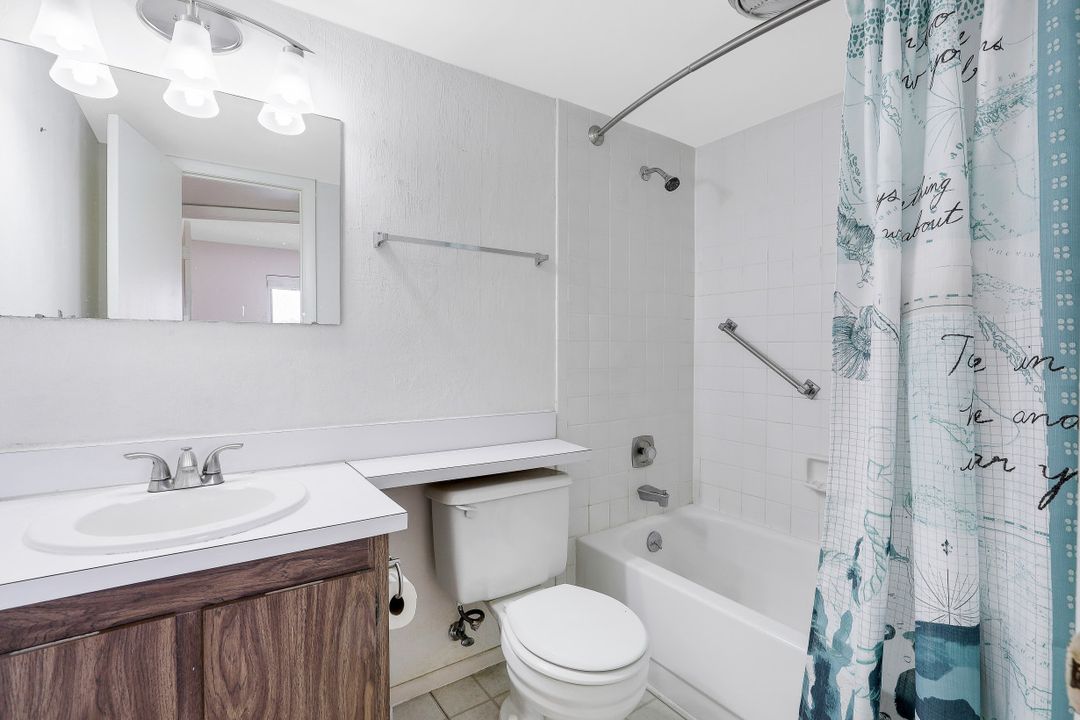 160 Turtle Lake Ct #204, Naples, FL 34105