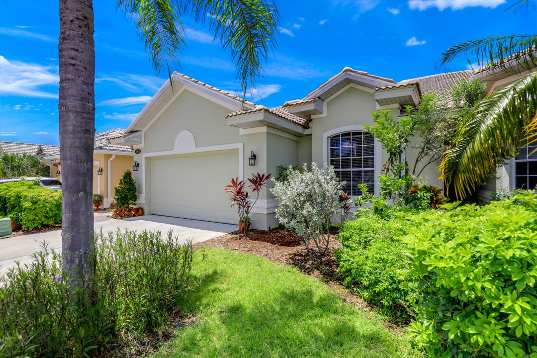 8546 Silk Oak Ln, Naples, FL 34119
