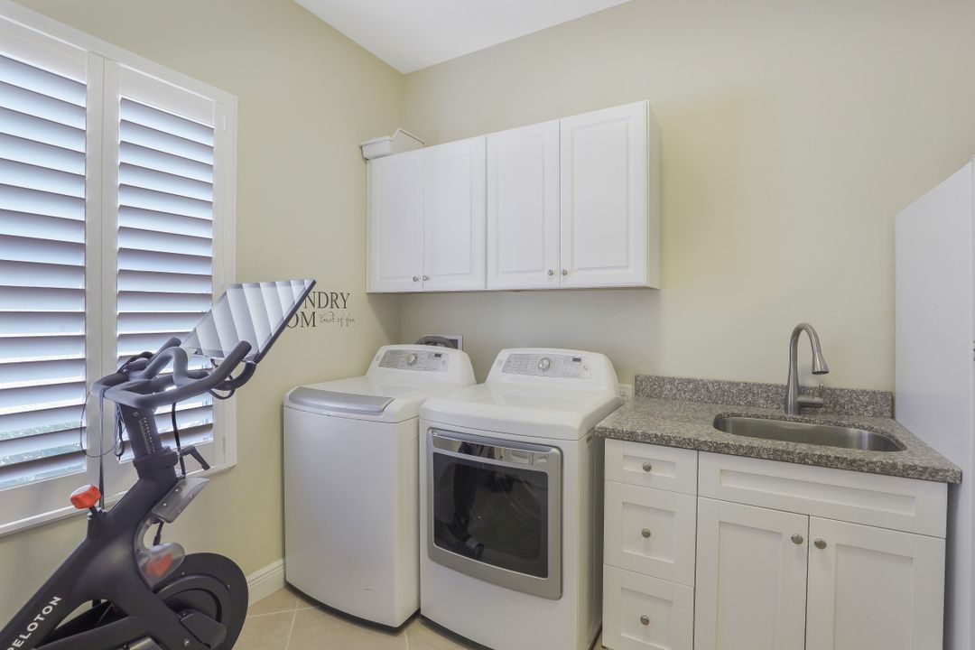 8542 Big Mangrove Dr, Fort Myers, FL 33908