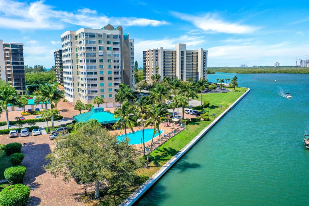 25 Bluebill Ave #201, Naples, FL 34108