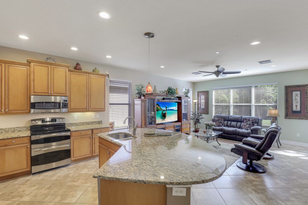 10106 Mimosa Silk Dr, Fort Myers, FL 33913