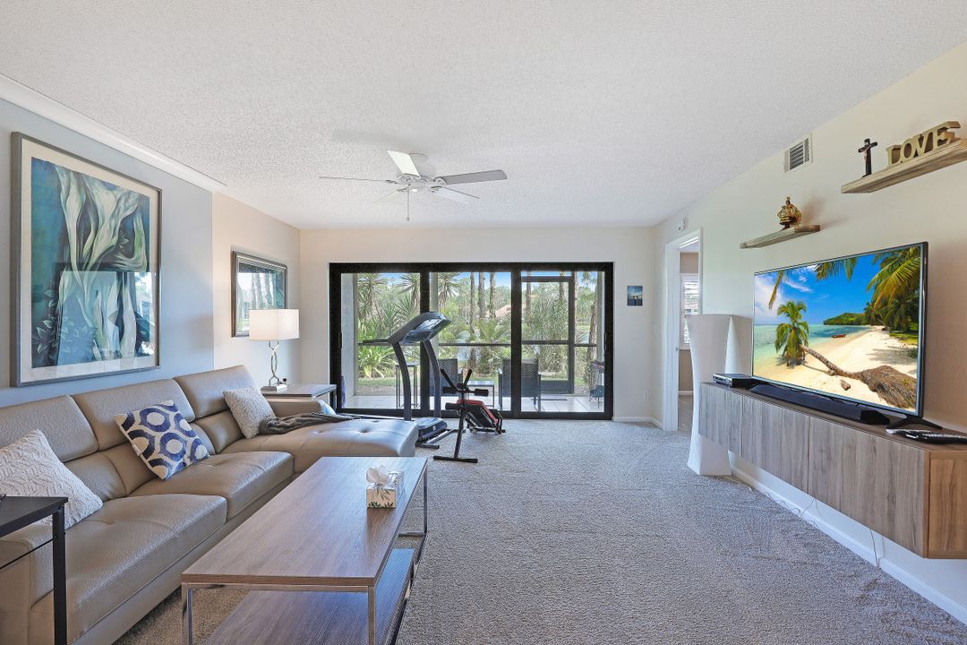 5792 Deauville Cir, Naples, FL 34112