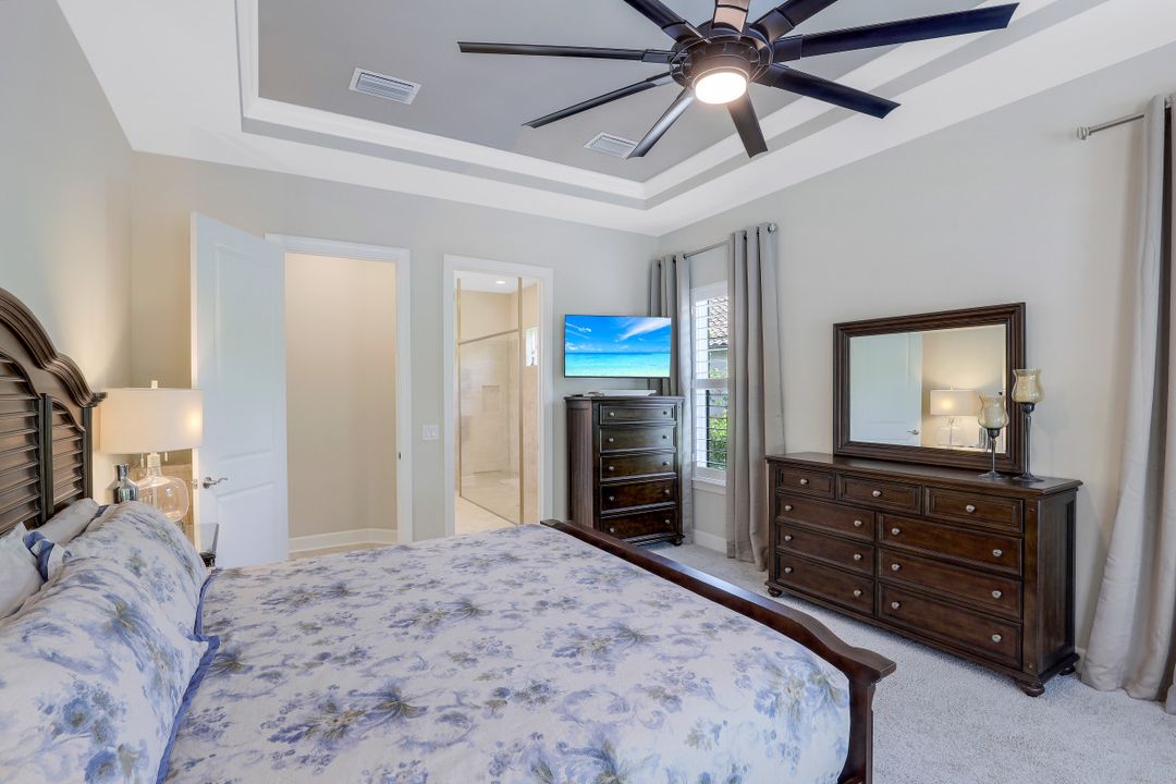 9618 Campanile Cir, Naples, FL 34114