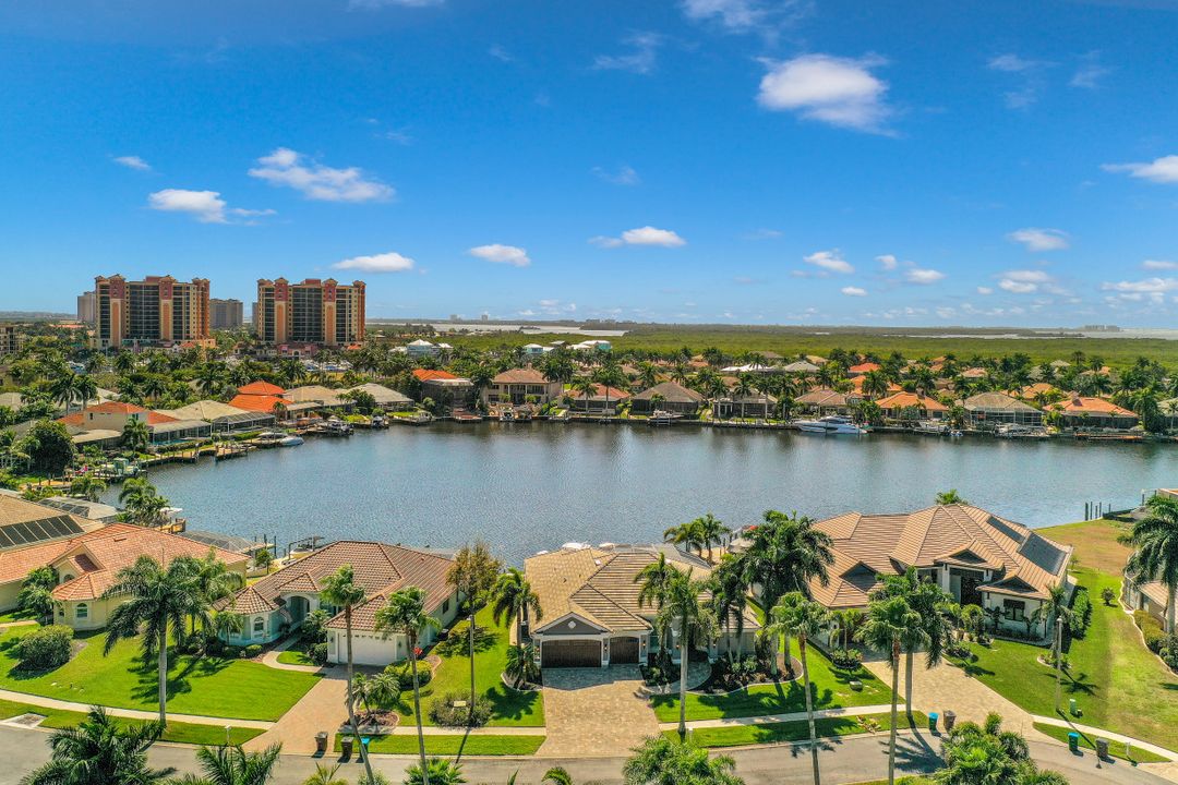 1900 Lagoon Ln, Cape Coral, FL 33914