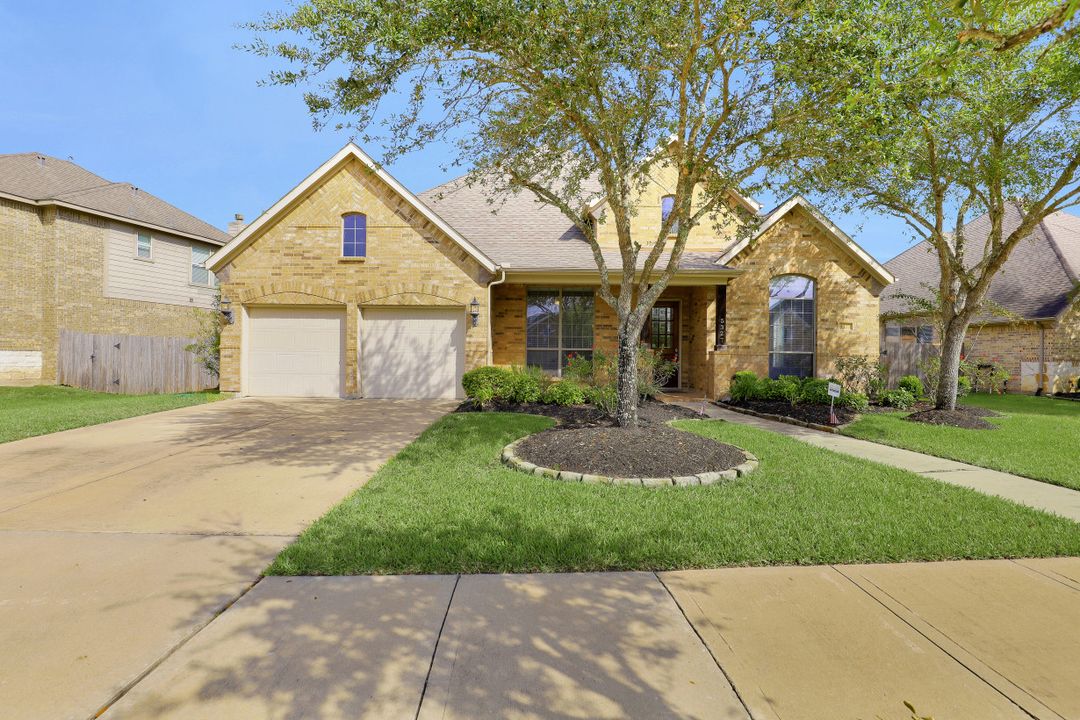 5327 Heath River Ln, Sugar Land, TX 77479
