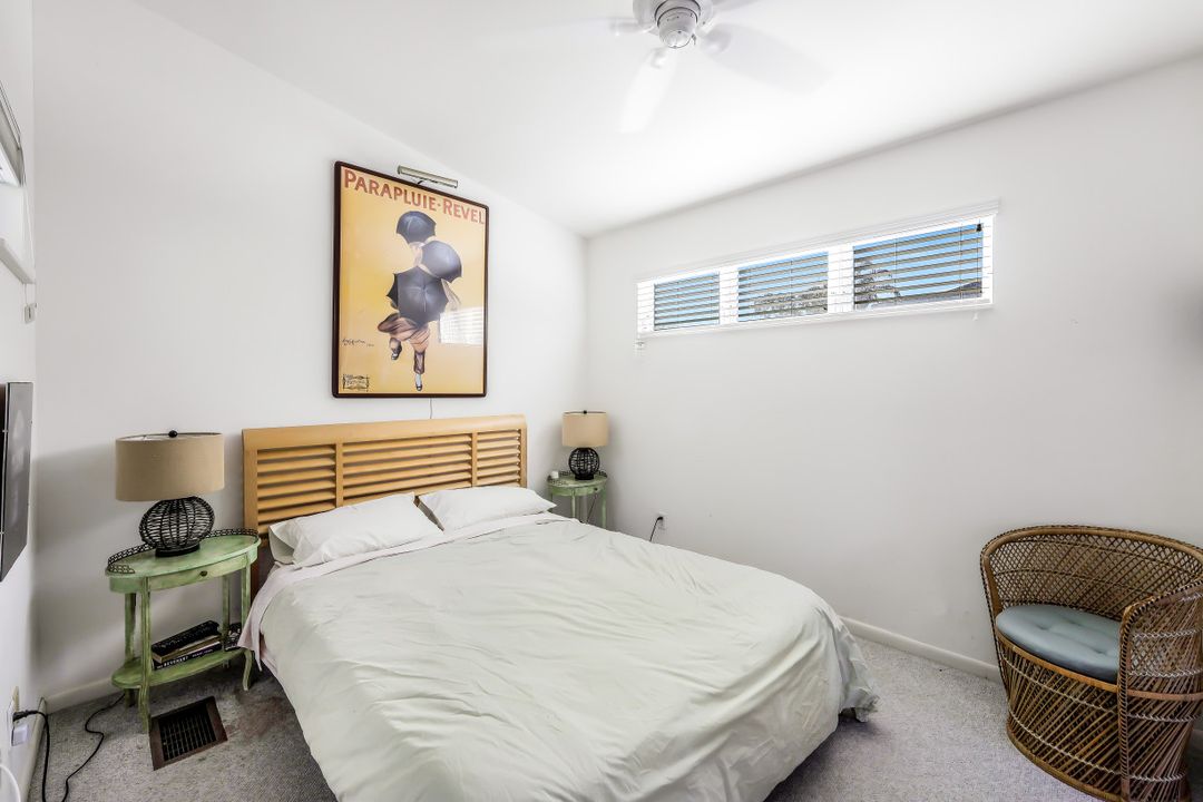 384 3rd Ave N, Naples, FL 34102