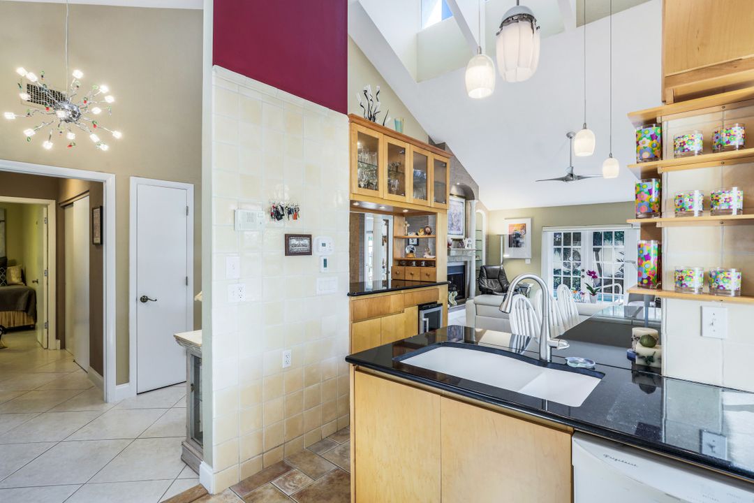 543 Bay Villas Ln, Naples, FL 34108