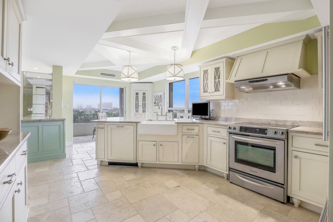 4451 Gulf Shore Blvd N, Naples, FL 34103