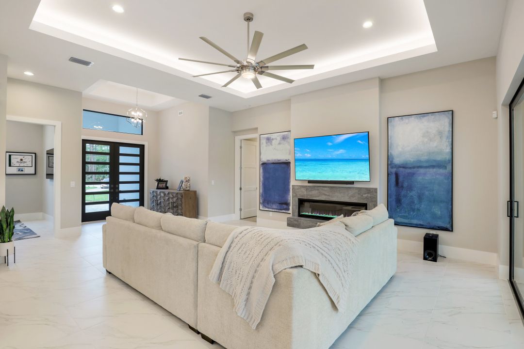 2088 Oakes Blvd, Naples, FL 34119