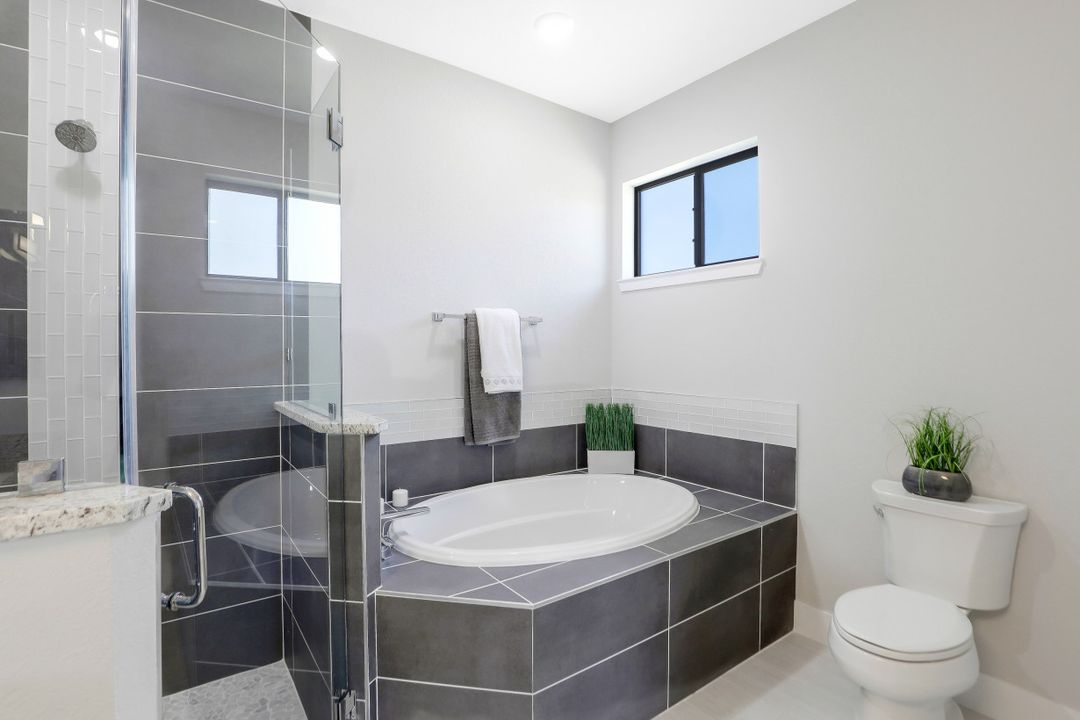 307 Gleason Pkwy, Cape Coral, FL 33914