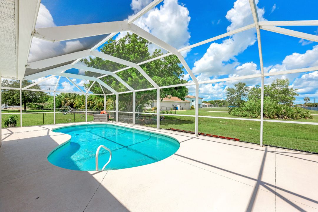 1812 NE 13th Ave, Cape Coral, FL 33909