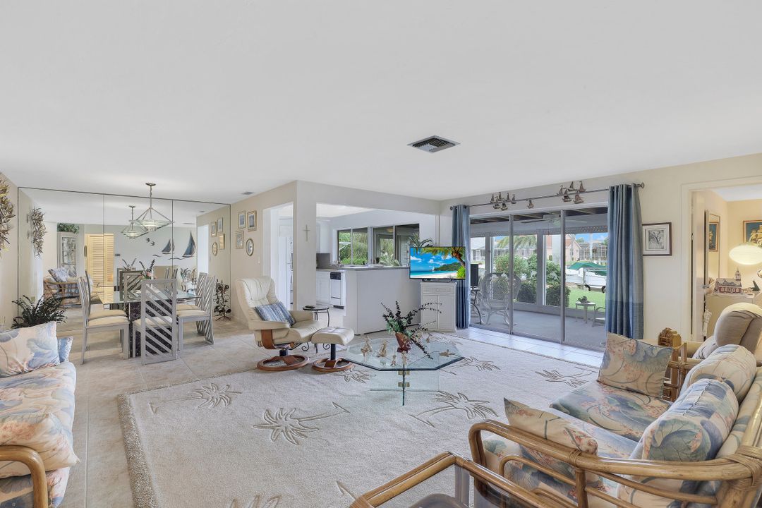 1923 SE 45th St, Cape Coral, FL 33904