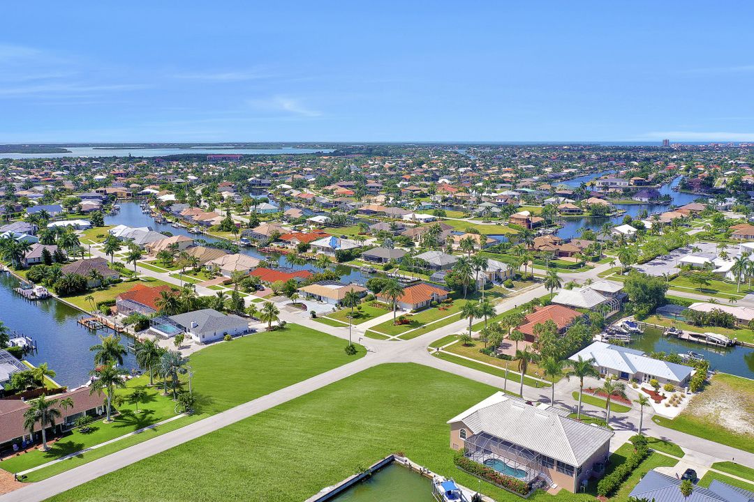 305 Grapewood Ct, Marco Island, FL 34145