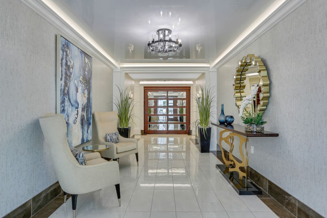 295 Grande Way #404, Naples, FL 34110