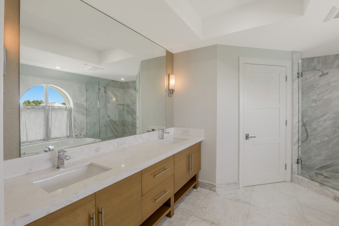 875 9th St S #PH, Naples, FL 34102