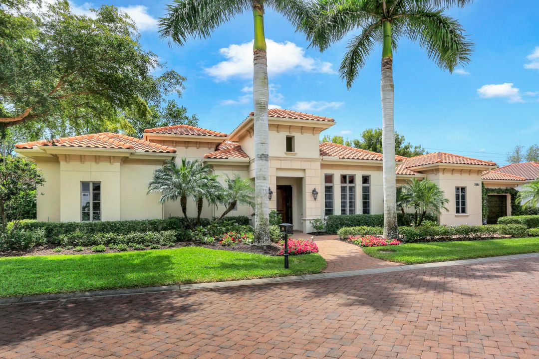 2086 Torino Way, Naples, FL 34105