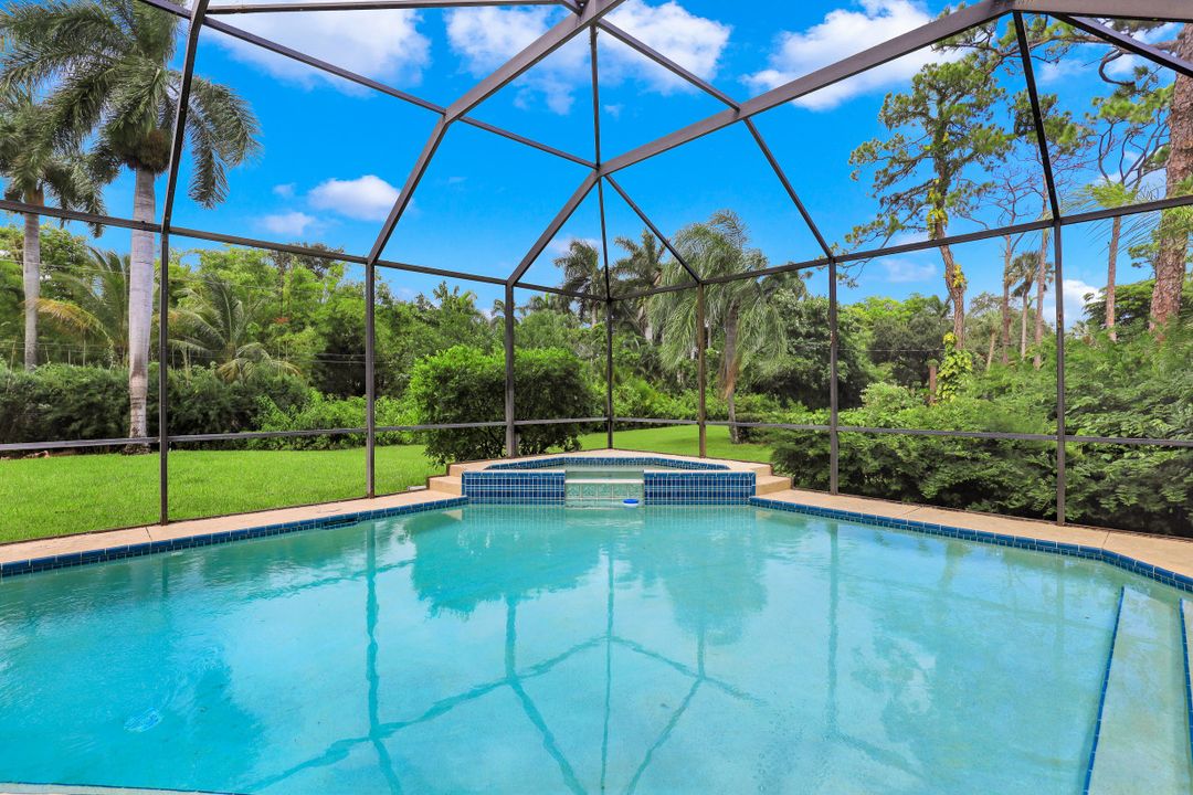 997 Aqua Ln, Fort Myers, FL 33919