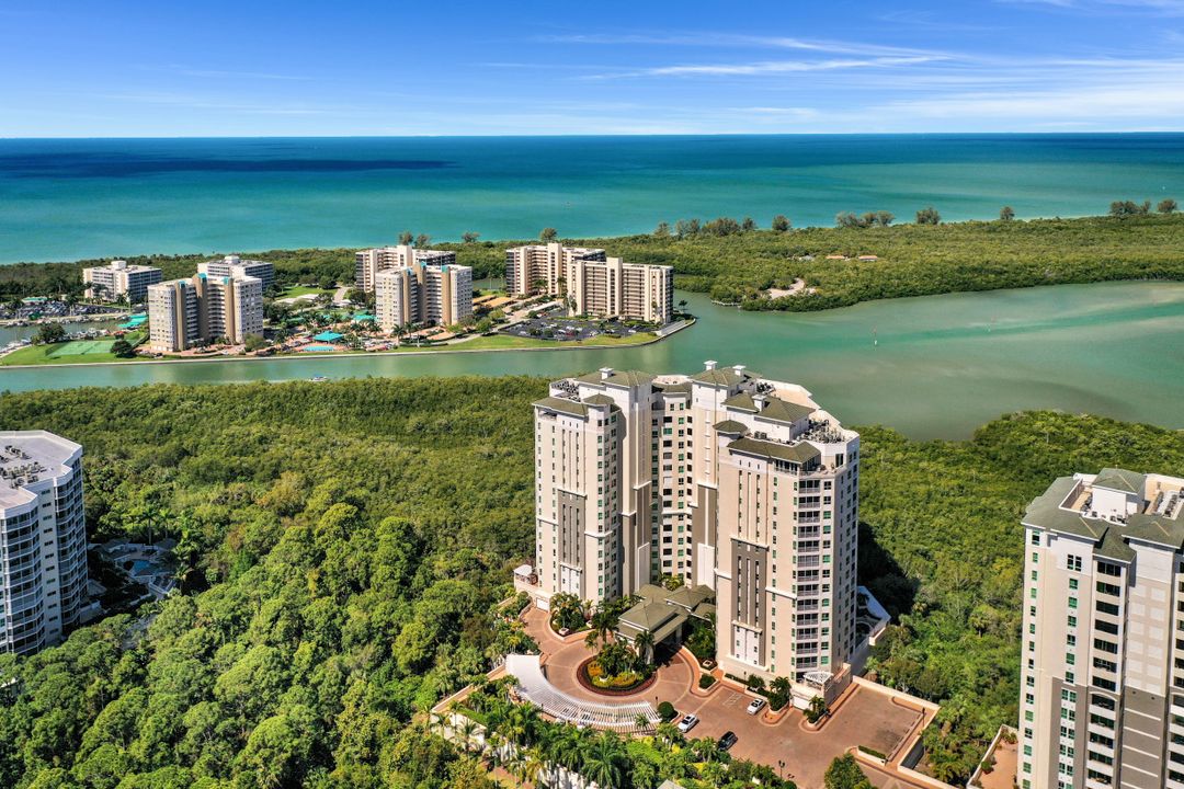 295 Grande Way #905, Naples, FL 34110