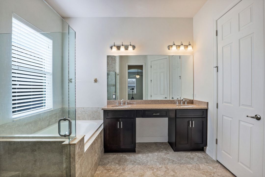 9106 Limestone Ln, Naples, FL 34120