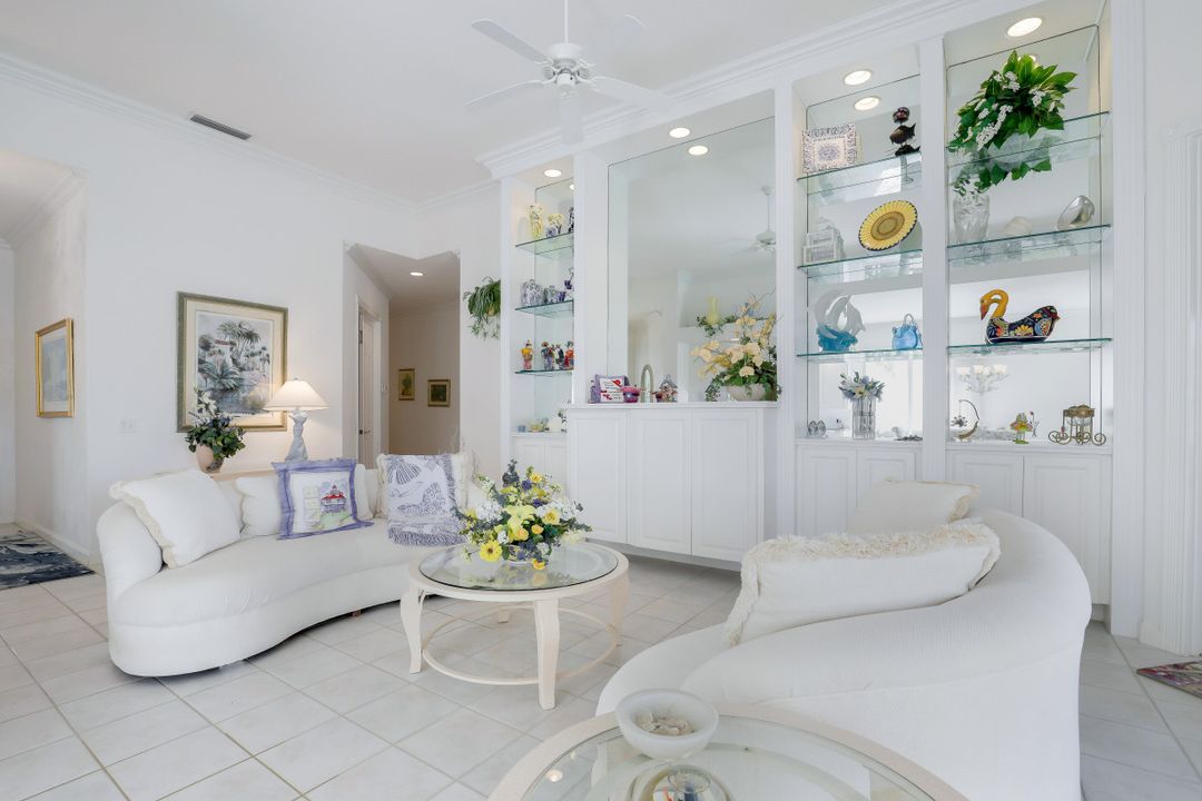 4000 Isla Ciudad Ct, Naples, FL 34109