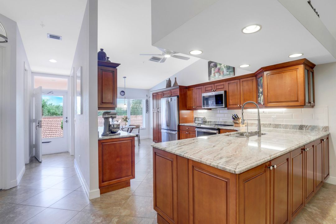 2395 Hidden Lake Dr #8, Naples, FL 34112