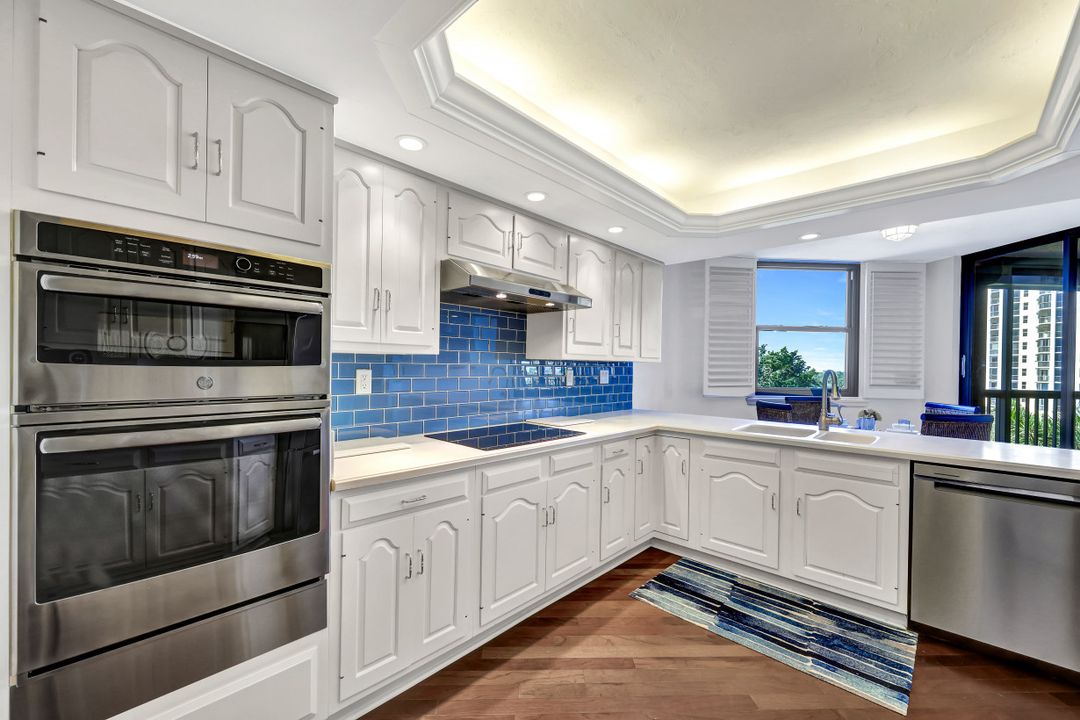 6075 Pelican Bay Blvd #406, Naples, FL 34108