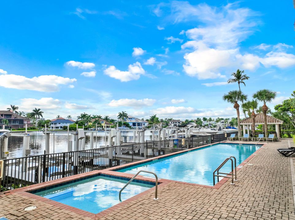 10620 Gulf Shore Dr #401, Naples, FL 34108