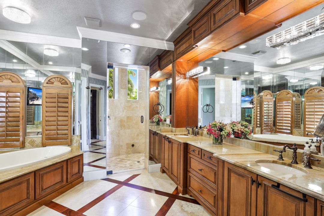 18000 Via Bellamare Ln, Miromar Lakes, FL 33913
