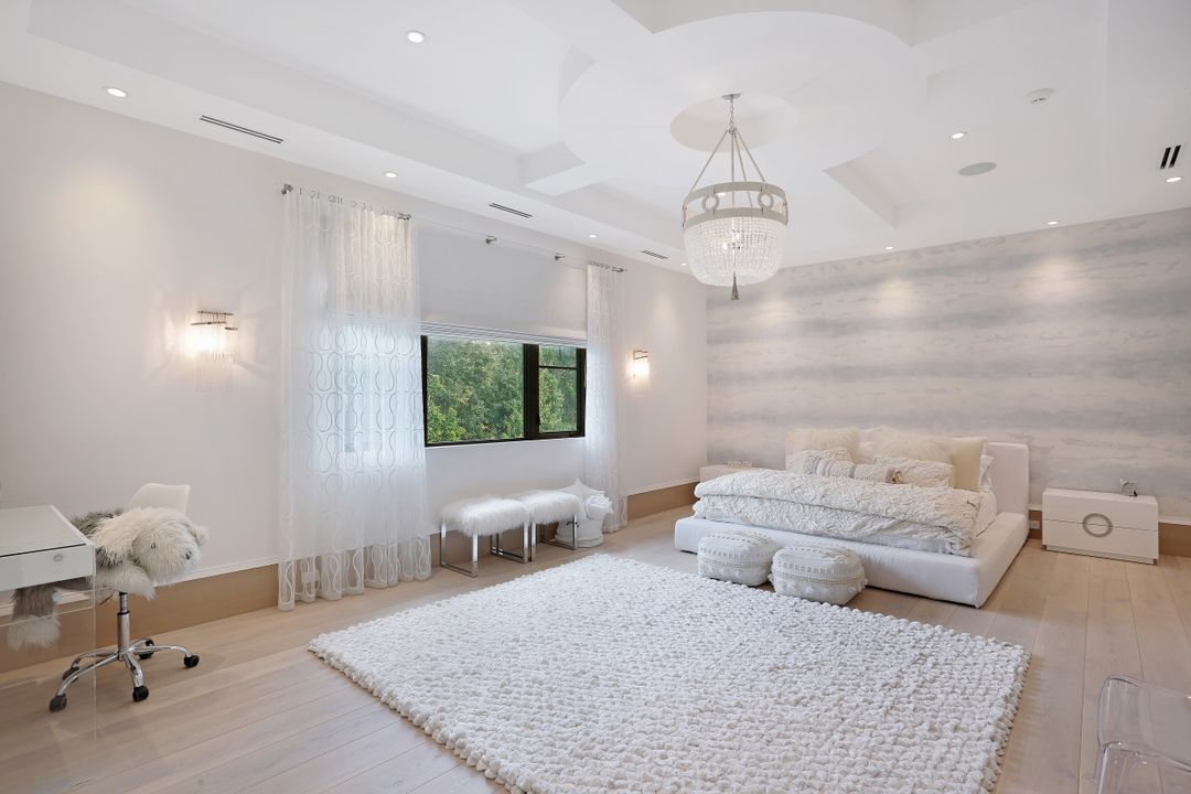 705 Myrtle Rd, Naples, FL 34108