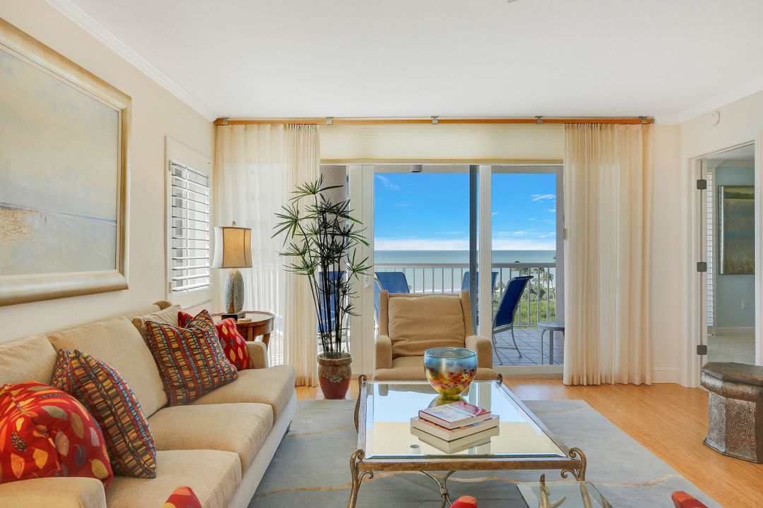 40 Seagate Dr #501, Naples, FL 34103