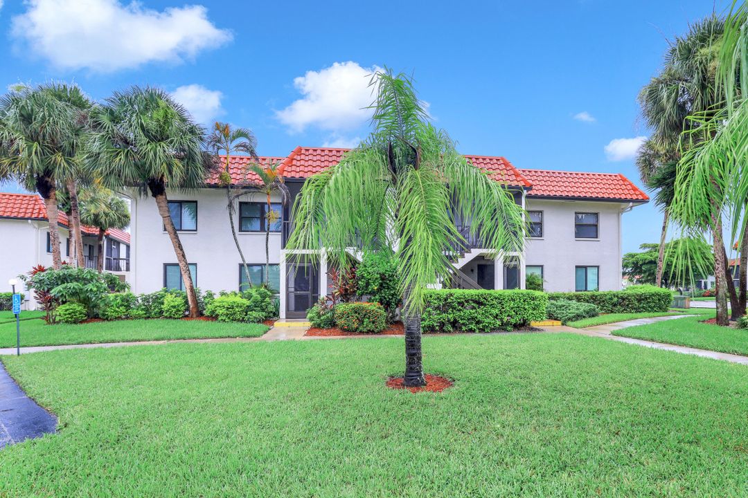 4275 27th Ct SW #104, Naples, FL 34116