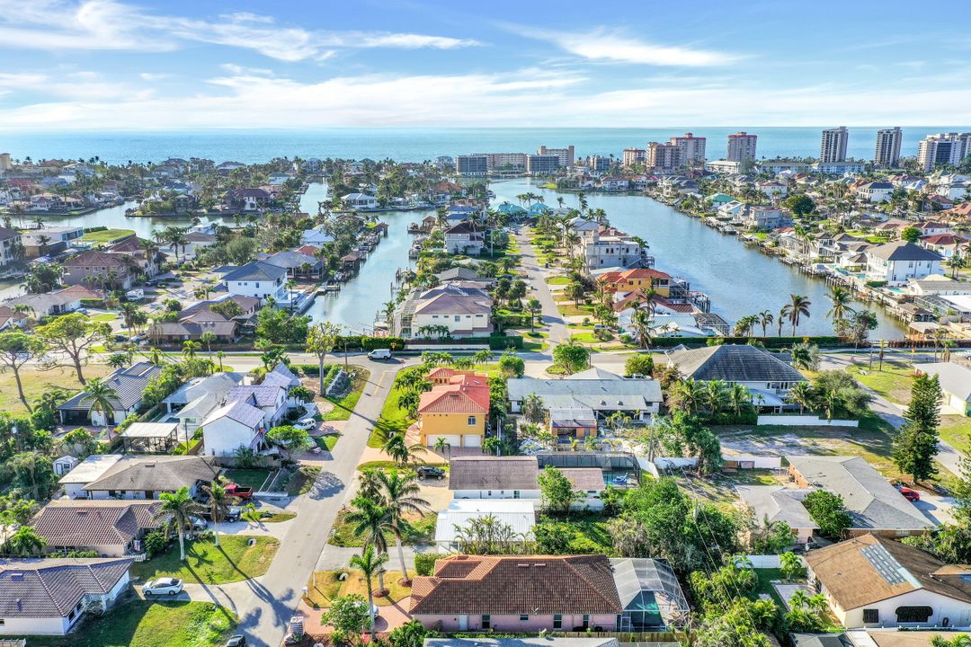 513 104th Ave N, Naples, FL 34108