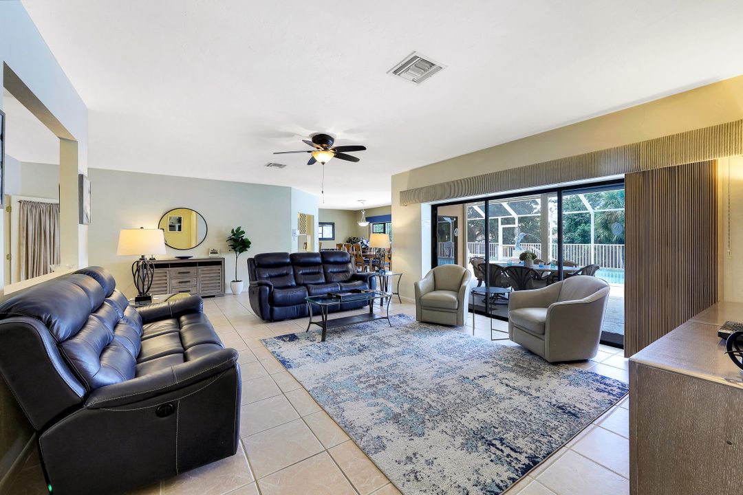 550 Inlet Dr, Marco Island, FL 34145