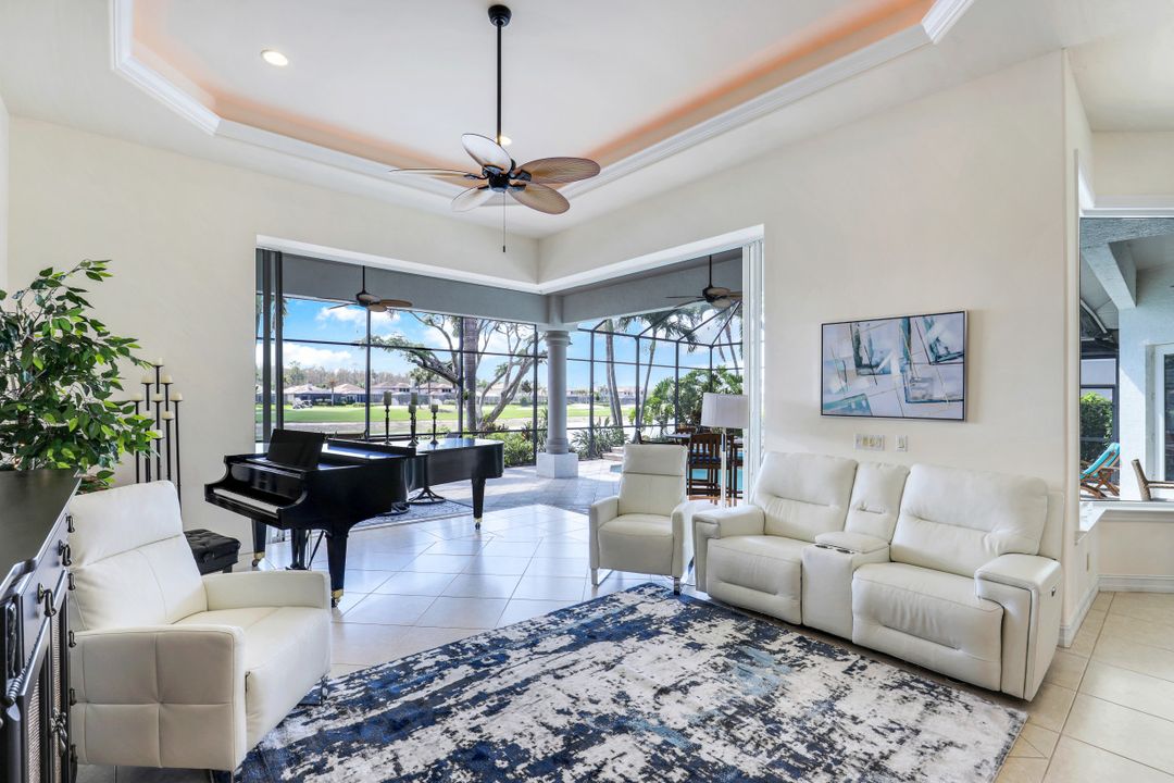 5958 Amberwood Dr, Naples, FL 34110