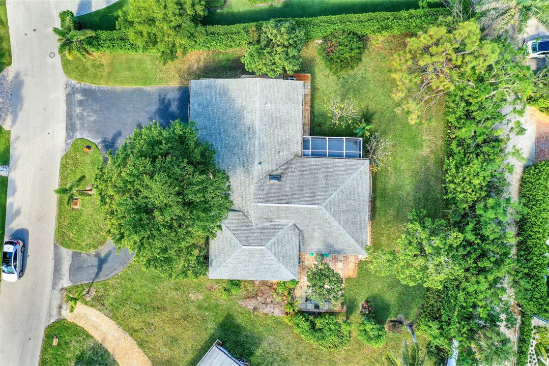 580 Palm Cir E, Naples, FL 34102