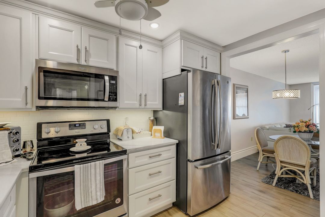 100 Forest Lakes Blvd #112, Naples, FL 34105