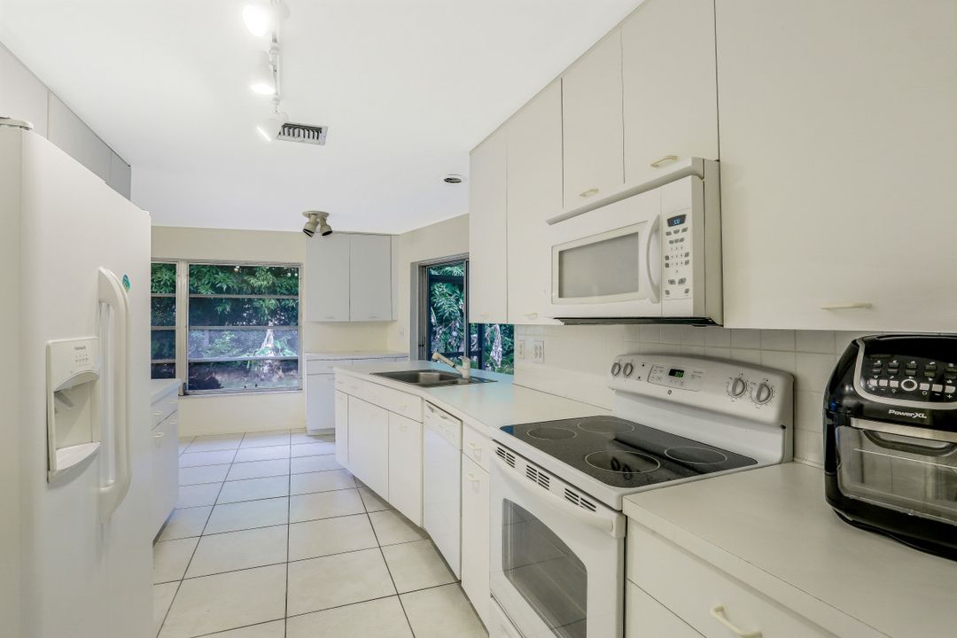 3888 Crayton Rd, Naples, FL 34103