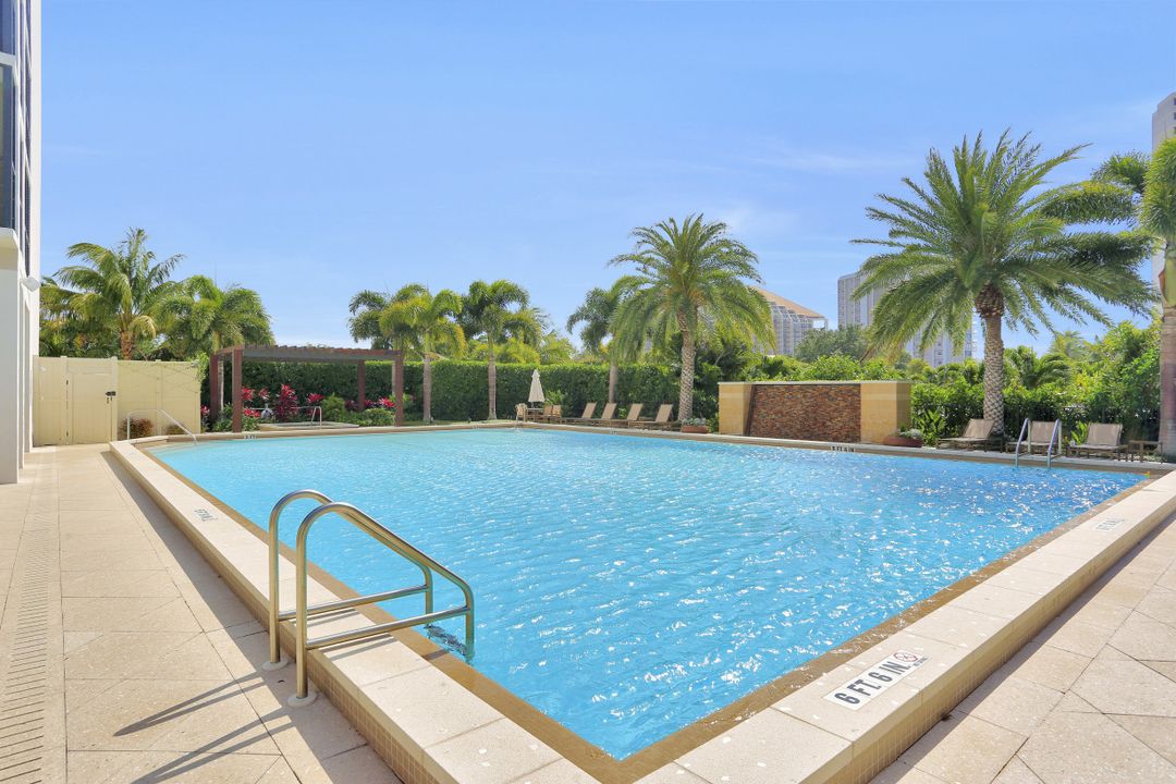 5601 Turtle Bay Dr #203, Naples, FL 34108