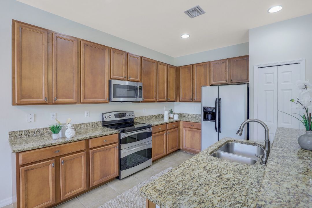 8616 Sumner Ave, Fort Myers, FL 33908