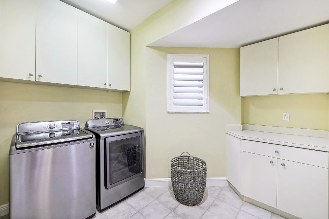 4800 Yacht Harbor Dr #822, Naples, FL 34112