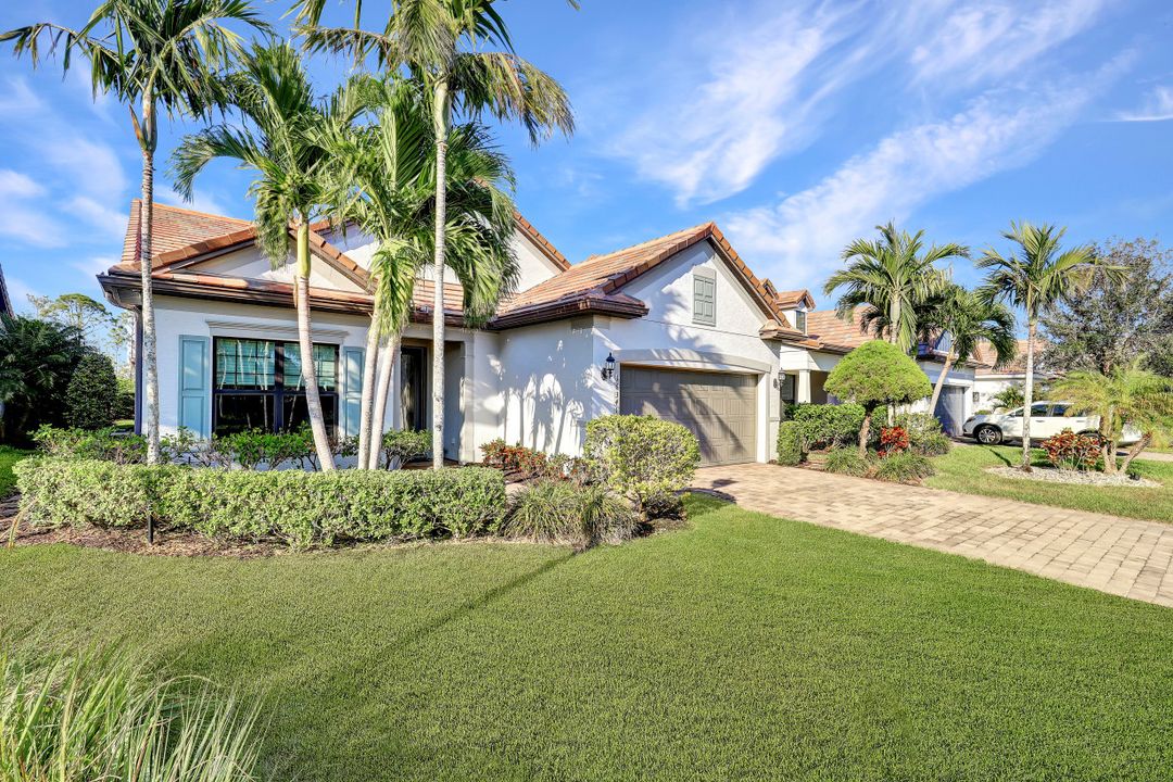 16341 Camden Lakes Cir, Naples, FL 34110