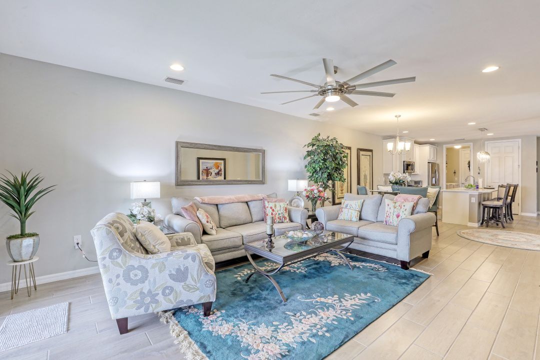 14708 Edgewater Cir, Naples, FL 34114