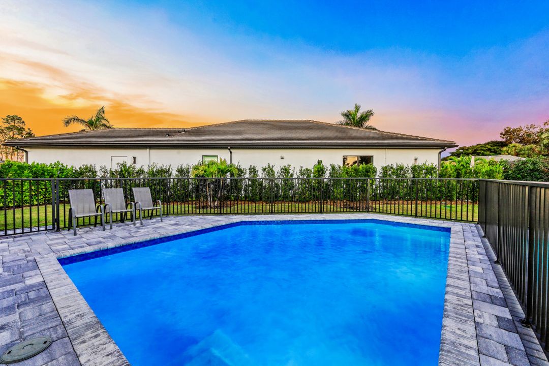 226 Legacy Ct, Naples, FL 34110