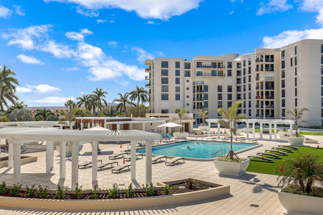 3215 Gulf Shore Blvd N #205, Naples, FL 34103