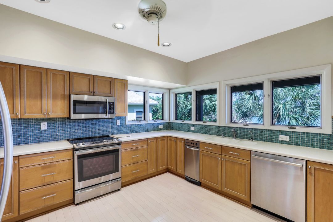 1011 Pettit Ct, Marco Island, FL 34145