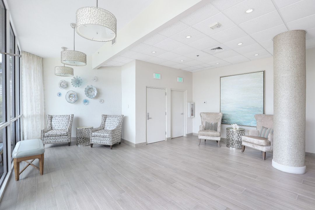 21 Bluebill Ave #905, Naples, FL 34108