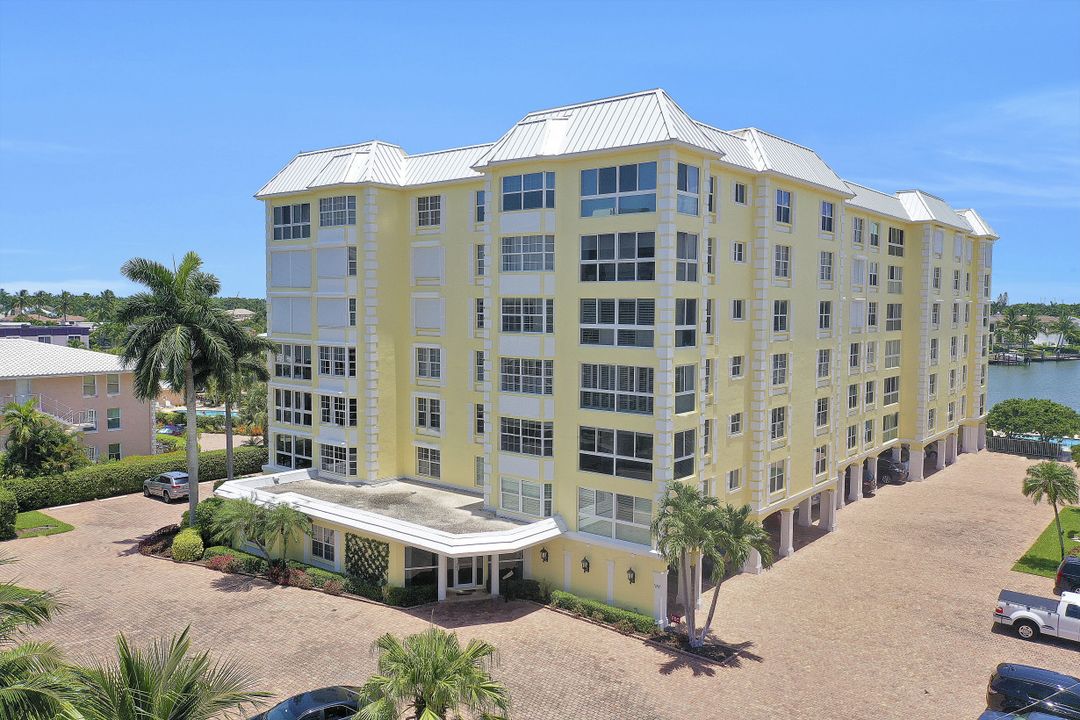 1900 Gulf Shore Blvd N #201, Naples, FL 34102