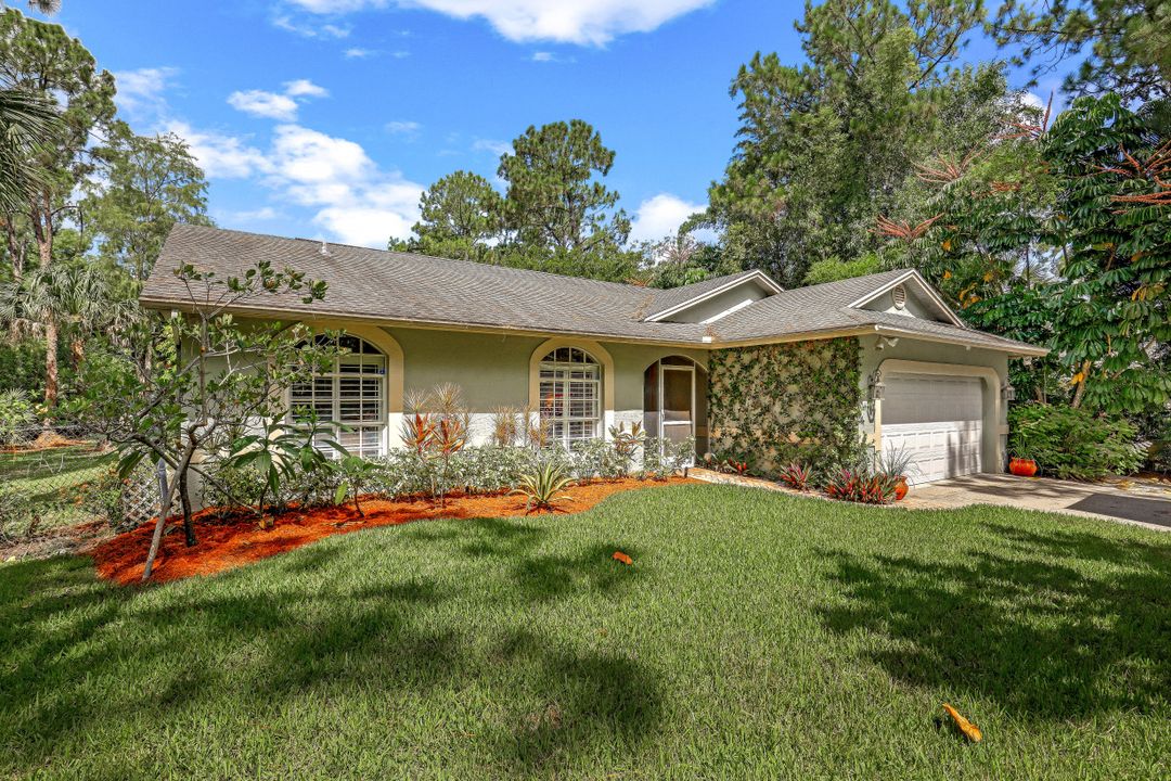 1561 Logan Ct, Naples, FL 34116